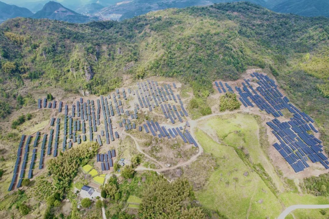 变荒山为“绿洲” | M88科技浙江建德20MW农光互补光伏项目顺利并网